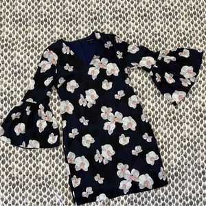 Banana republic bell sleeve shift dress